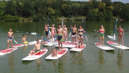 Gruppe beim Stand Up Paddling